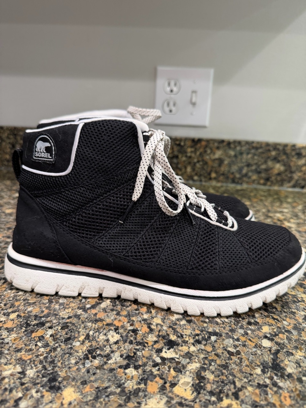Sorel tivoli ladies 9 Black and White Mesh Lace-Up Boot